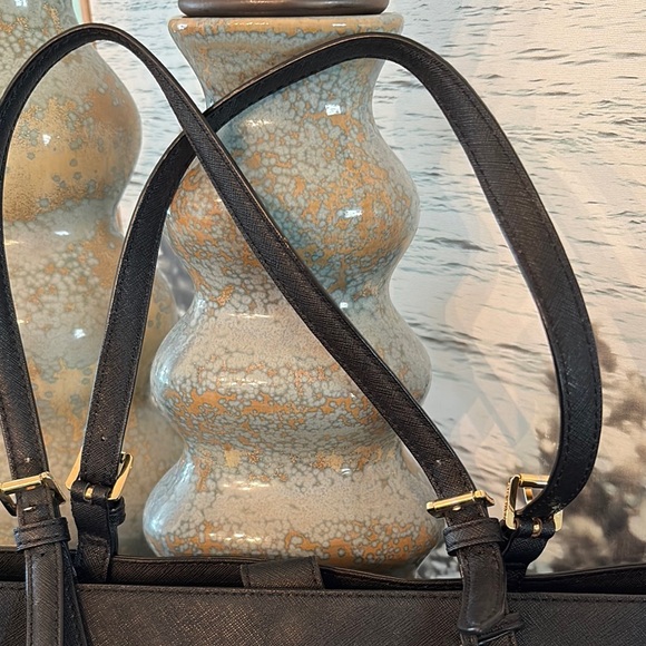 SOLD!!!!!Michael Kors Black Leather Tote with Gold Hardware - Picture 4 of 9